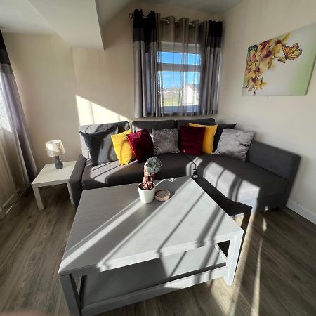 Edge Of Glastonbury And Street Town Centre, 2Bd Apt With Parking Apartment Exterior photo