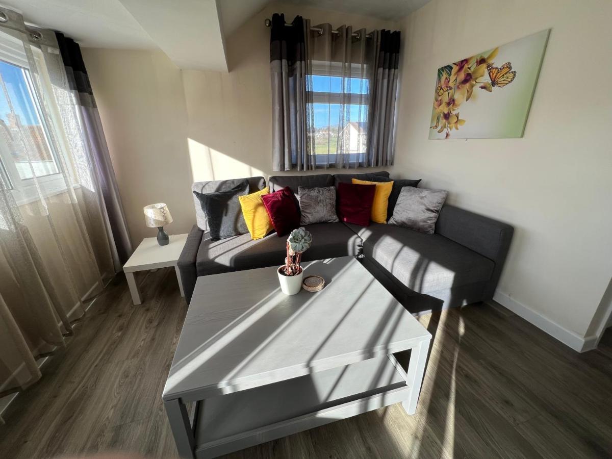 Edge Of Glastonbury And Street Town Centre, 2Bd Apt With Parking Apartment Exterior photo